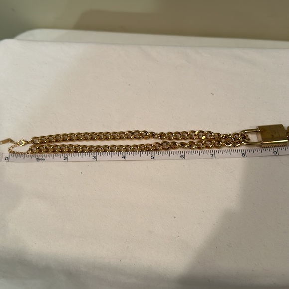 LOUIS VUITTON authentic Loc & Key with unbranded 16” chain, see photos - Picture 2 of 4